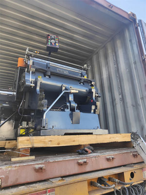 Consegna rapida Macchina di taglio e creatura a stampo semi-automatico con imballaggio in pellicola di plastica