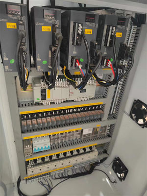 Macchina di cucitura semiautomatica a due pezzi per la fabbricazione di scatole ondulate