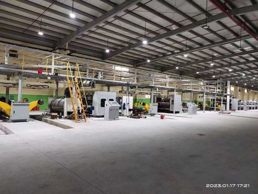 4500 kg Linea di produzione di cartone ondulato a tre strati ad alta velocità per imballaggi efficaci