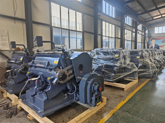Macchina manuale di taglio a stampo e creatura con cartone di carta