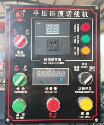 Macchina manuale di taglio a stampo e creatura con cartone di carta