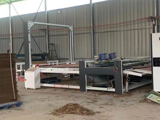 Cartoni Tipo di imballaggio Nuova macchina di taglio flessibile a scanalatura con auto-stacker tessile