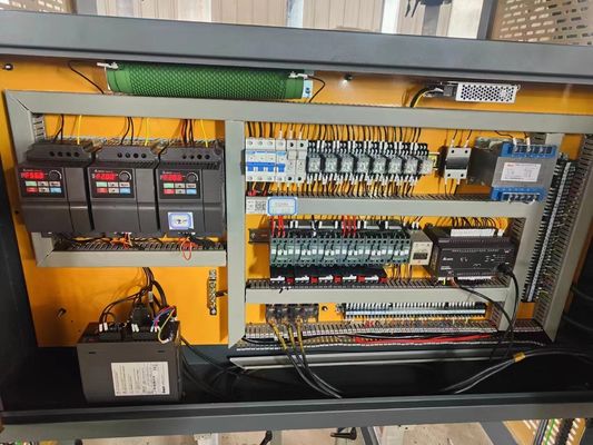 Casella di cartone di carta macchina di laminazione automatica a flauto 380V tensione e grado automatico
