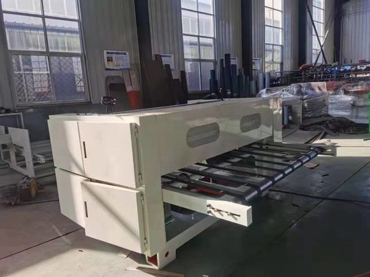 Precisione di taglio ± 1,5 mm Tagliatore di fogli di carta a rotolo per 2 piatti di cartone ondulato