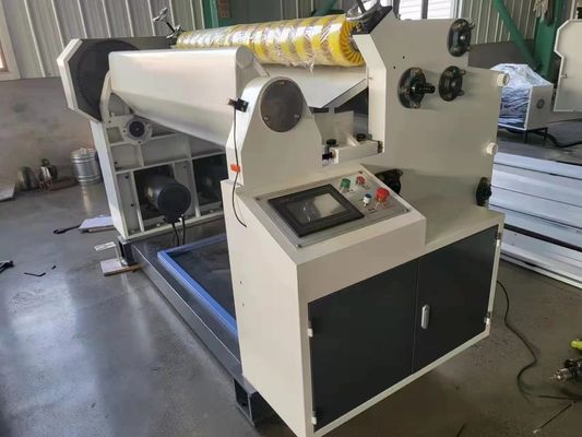 Precisione di taglio ± 1,5 mm Tagliatore di fogli di carta a rotolo per 2 piatti di cartone ondulato