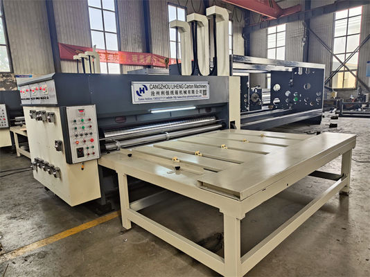 Semi-automatico 3 colori Flexo inchiostro di stampa Slotting Die Cutting Machine con alimentazione a catena